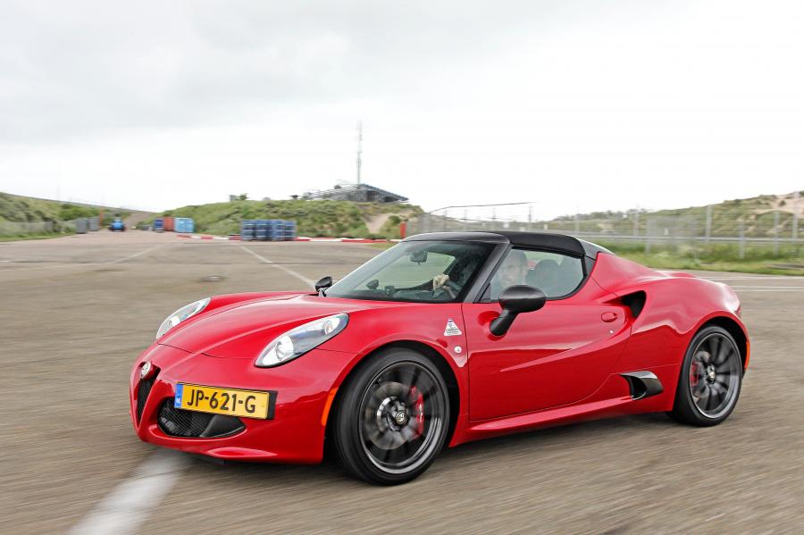  Alfa Romeo 4C Spider CPZ Track Edition (960) 2016 года  (фото 2 из 12)